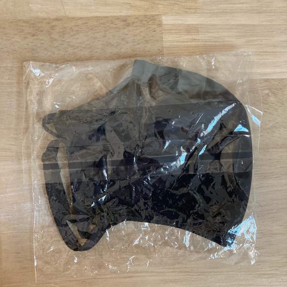 Lululemon Double Strap Face Mask Black Ultralu - Picture 2 of 4